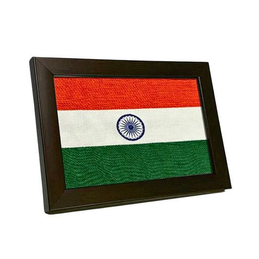 Handloom Tricolour Flag in Wooden Photo Frame – Patriotic Desk Décor