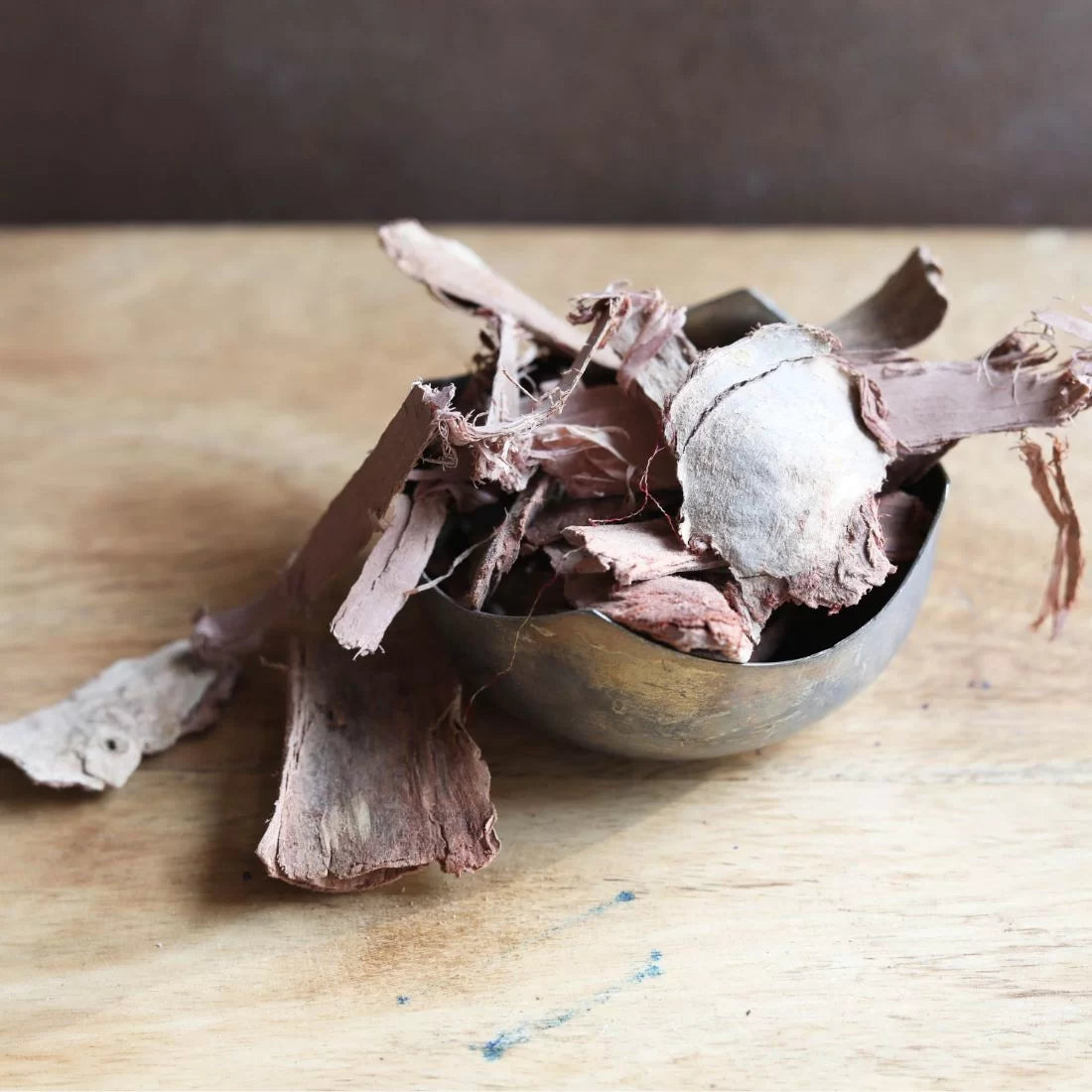 Natural Acacia Catechu dye powder 100g from Acacia Catechu bark. Rich in tannin. Produces bright brown shades. Handmade natural dye for textile dyeing. Made in India.