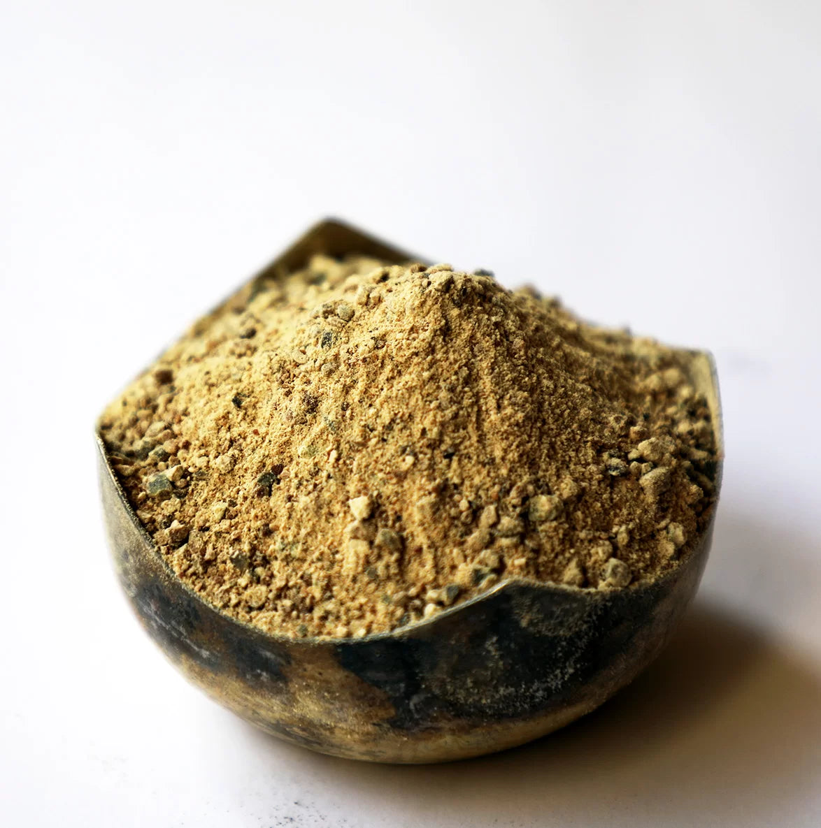 Natural Gallnut mordant 100g from Oak tree nutgalls. Increases dye uptake on cellulose materials. Use before Alum mordant. Handmade. Made in India.