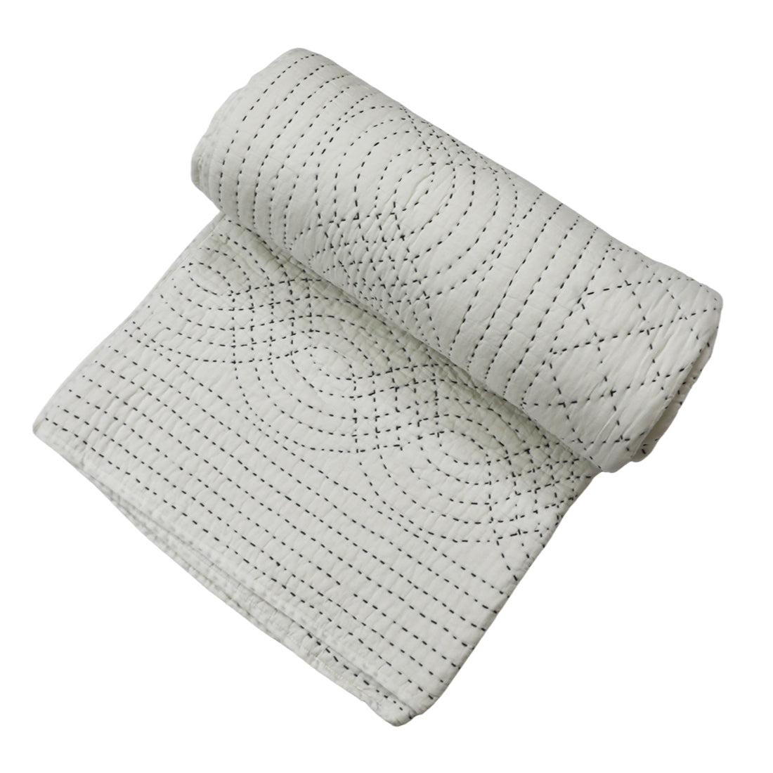 white cotton quilt for everyday use for everyday bedding
