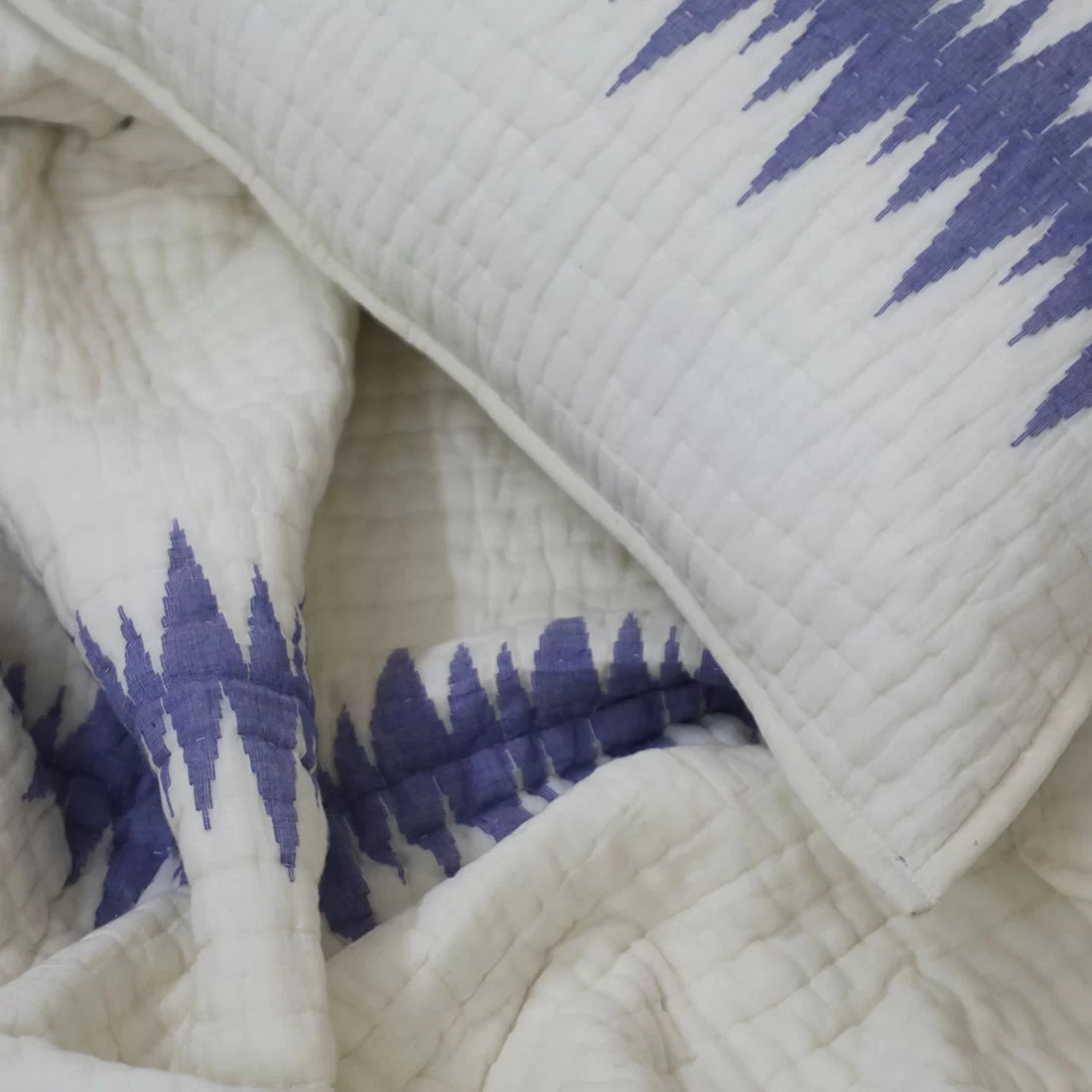 Handwoven Jamdani Cotton Quilt Set – Lightweight Double Bed Quilt with Shams